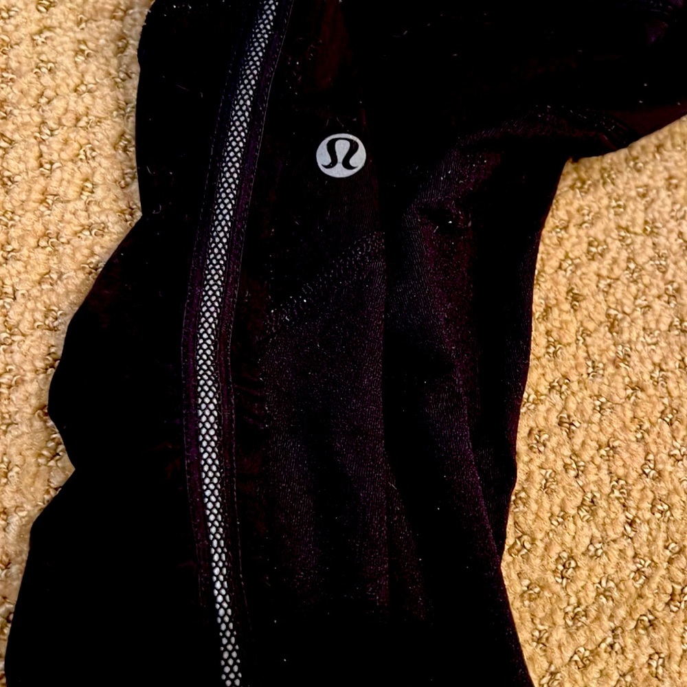 Lululemon Crop - Picture 6 of 6